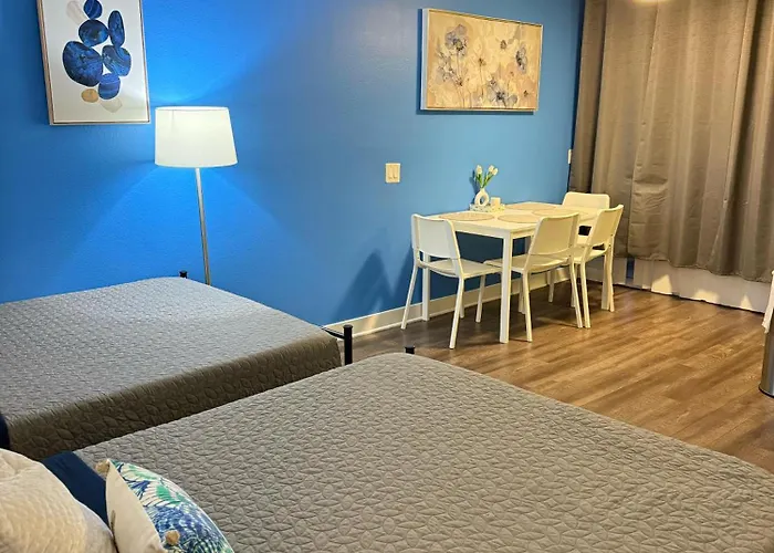Hollywood Blvd Studio Free Designated Parking & Wifi